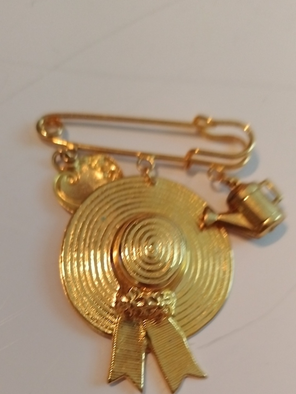Gold-tone Straw Hat Charm Brooch Pin